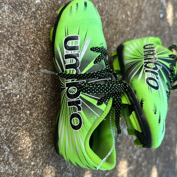 UMBRO Unisex Kids Soccer Cleats Size 9K NWOT - Picture 2 of 6